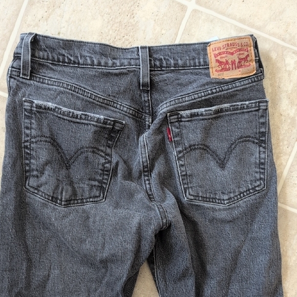 Stylish Gray Denim Jeans - Picture 3 of 6